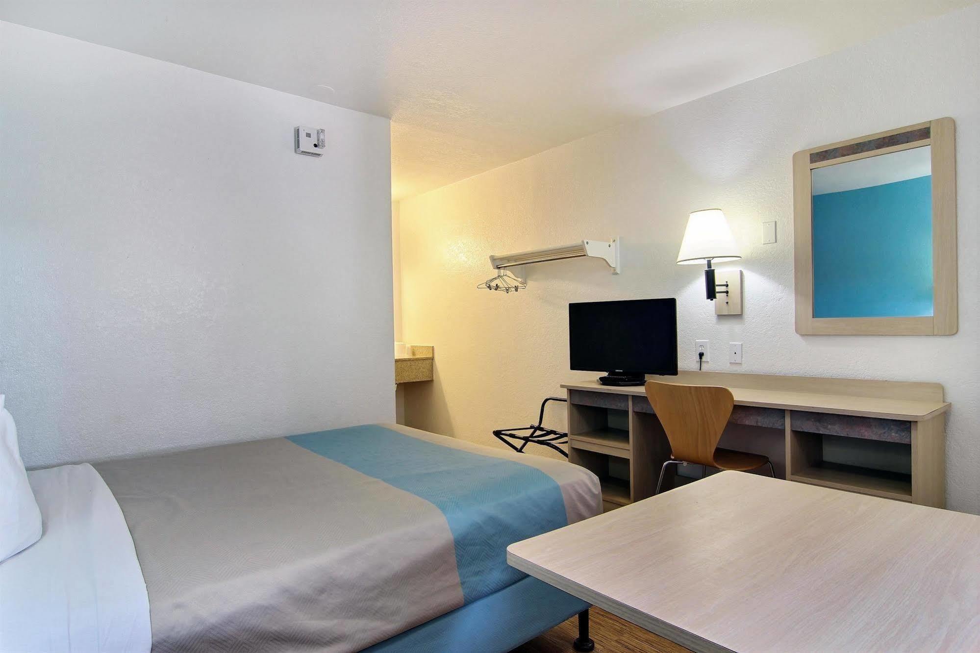 6-lubbock, Tx Hotel 2*